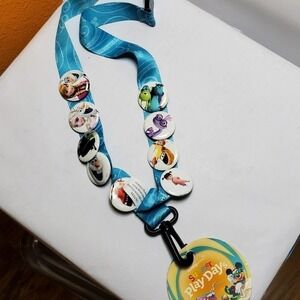 Disney summer days lanyard with‎ 9 pins Collectable    Disney Park Fans Vacation